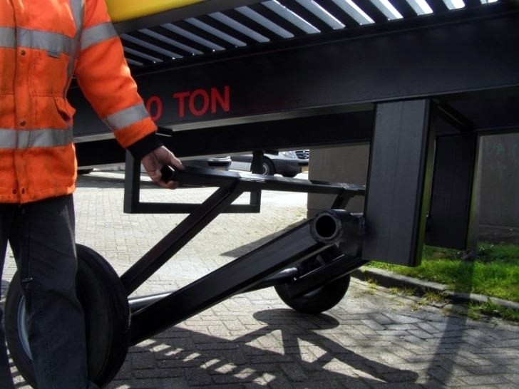 Mechanische hoogteverstelling van een laadbrug